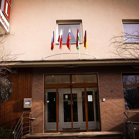 Hotel Morava Uherske Hradiste Bagian luar foto