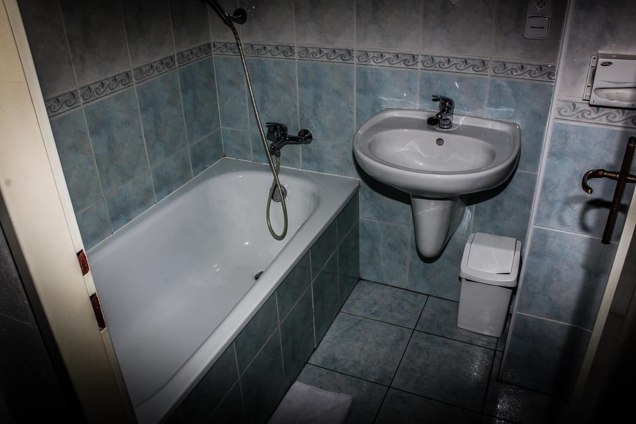 Hotel Morava Uherske Hradiste Bagian luar foto